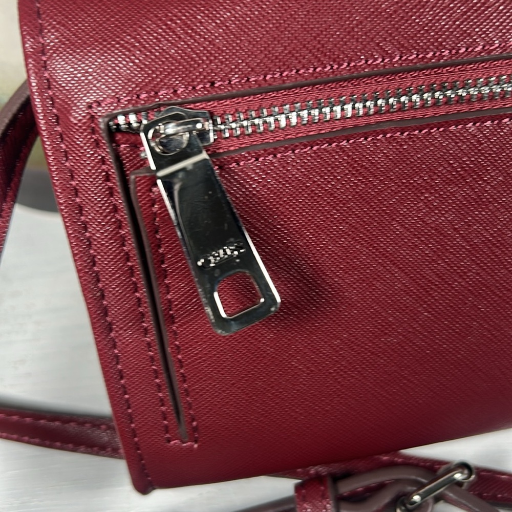 NWOT CHAPS Crossbody Wallet Removable Strap Burgundy Red CHAPS Purse - Picture 4 of 15
